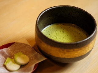 チェックインはお抹茶でホッと一息…